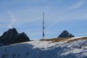 Die Brechten-Wetter-Station gegen Süden - mit Weißstein (2641m) links und Mitterkogel (2586m) rechts.